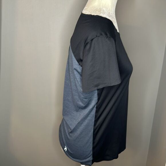 On running cloud performing black and grey shirt size M - Picture 12 of 14